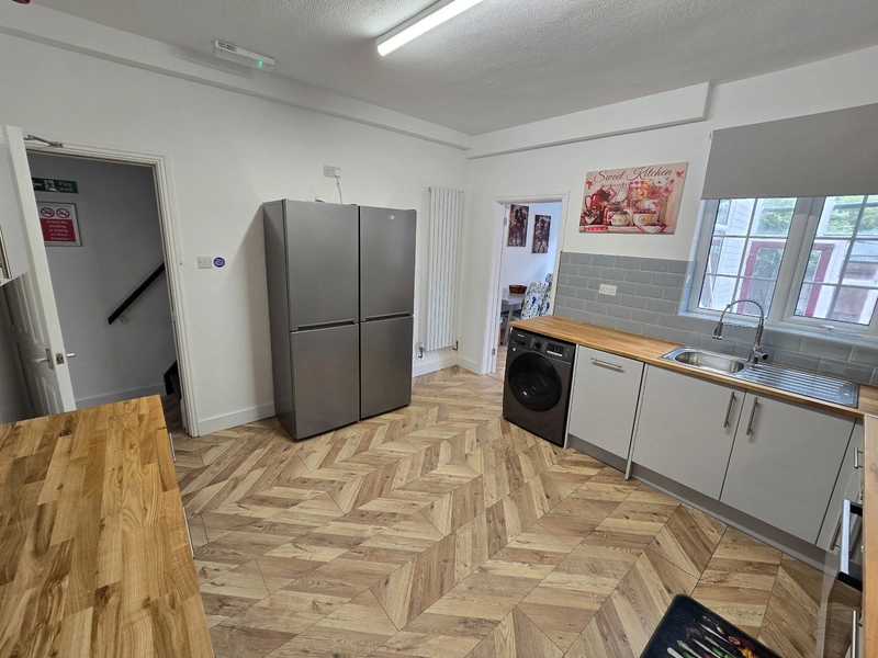 Sherwin Grove NG7– Modern 5 Bed Ensuite, Fully Renovated - Thumbnail 5
